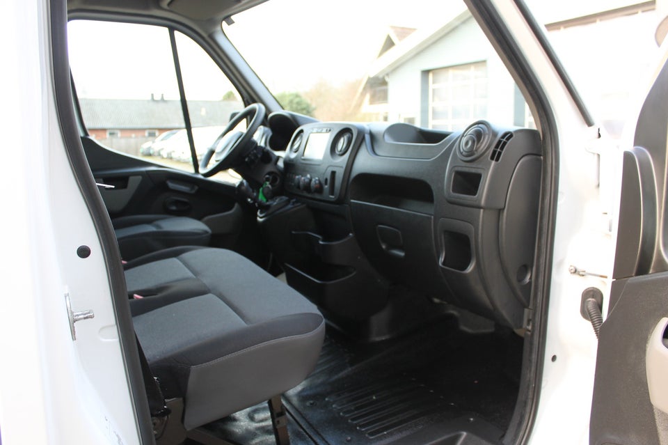 Renault Master III T35 2,3 dCi 145 L2H2 Kassevogn