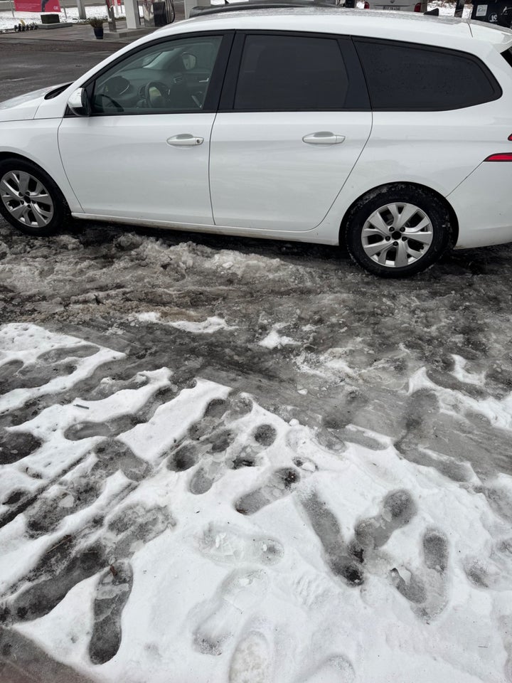 Peugeot 308 1,6 BlueHDi 120 Allure 5d