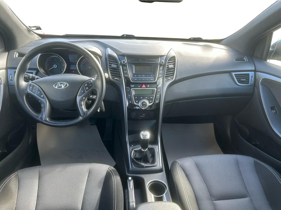 Hyundai i30 1,6 CRDi 110 EM-Edition 5d