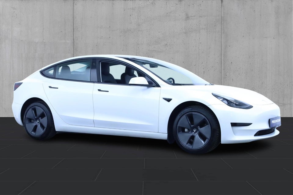 Tesla Model 3 Standard Range+ RWD 4d
