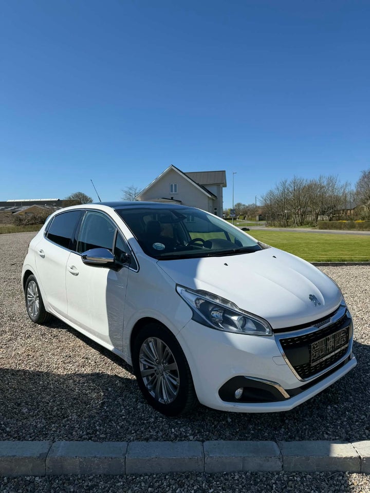 Peugeot 208 1,6 BlueHDi 100 Allure Sky 5d
