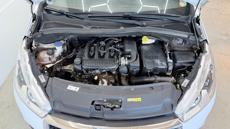 Peugeot 208 1,2 PureTech 82 Allure Sky 5d