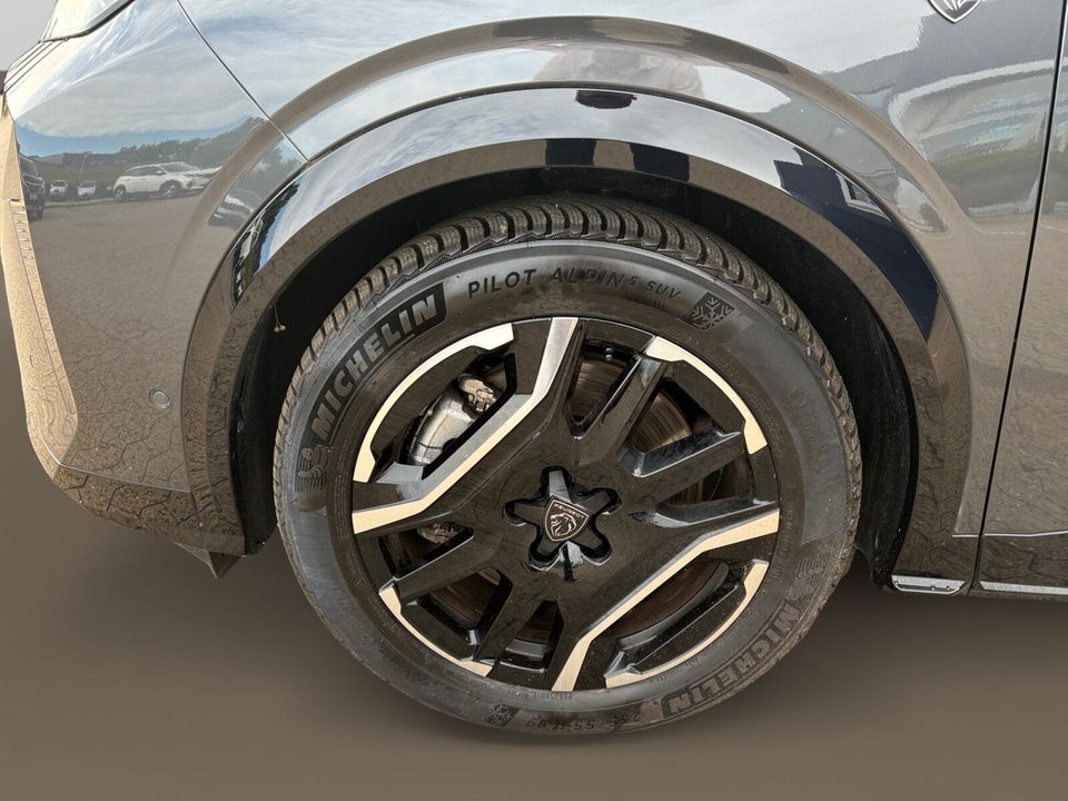 Peugeot e-3008 77 GT 5d