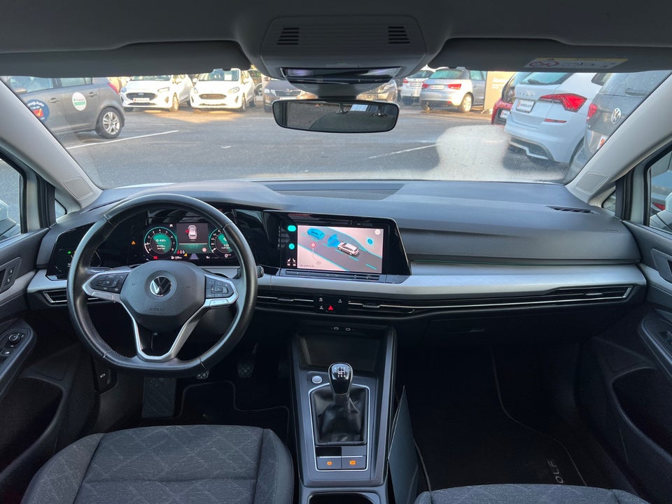 VW Golf VIII 1,5 TSi 130 Life Variant 5d