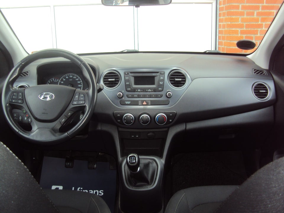 Hyundai i10 1,0 Black Line 5d