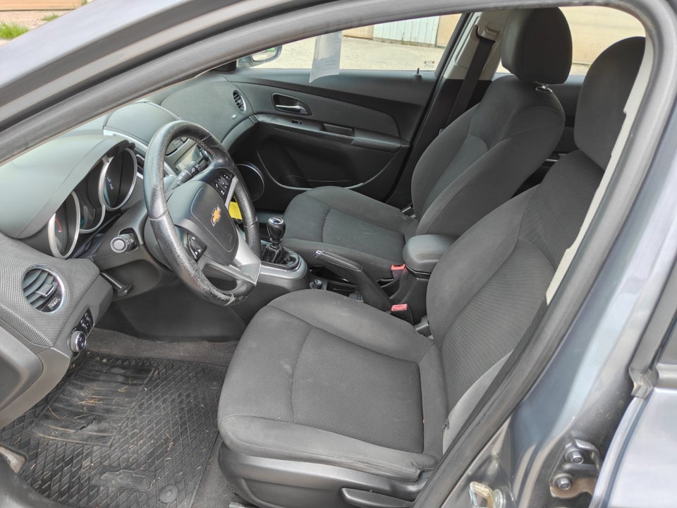 Chevrolet Cruze 1,8 LTZ stc. 5d