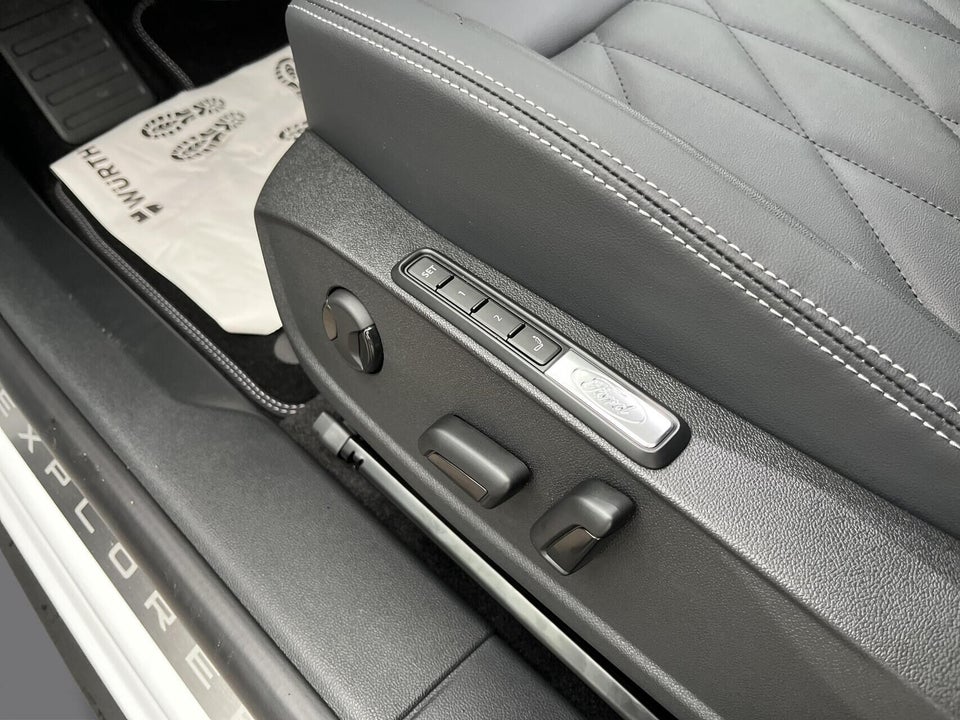 Ford Explorer 82 Premium Extended Range 5d