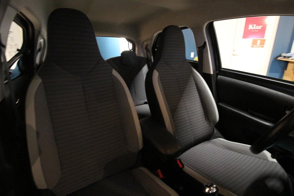 Toyota Aygo 1,0 VVT-i x-plore x-shift 5d