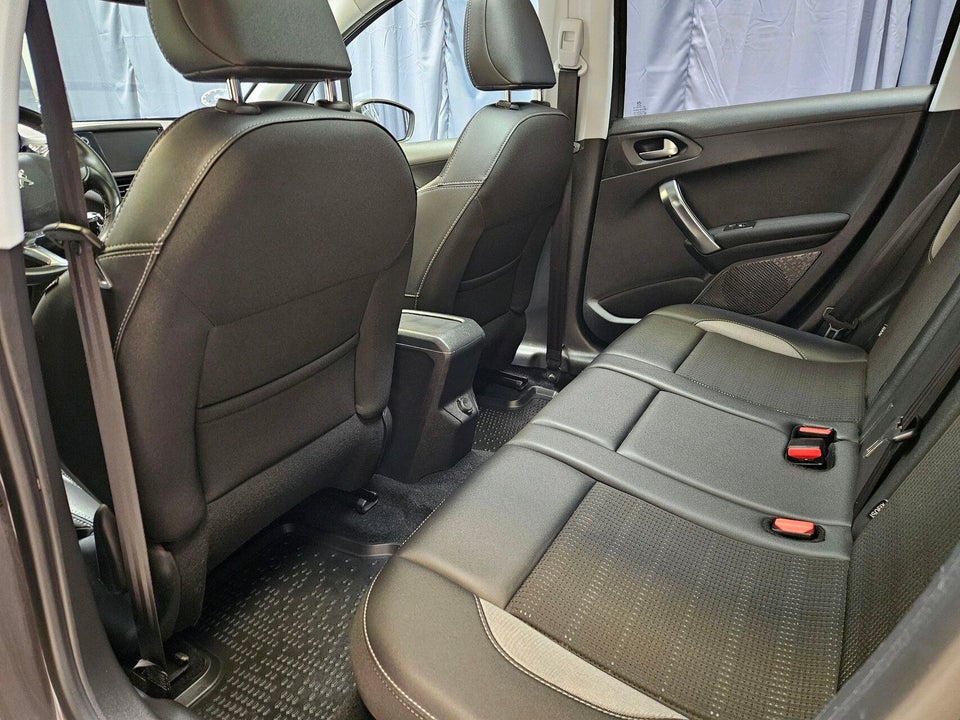 Peugeot 2008 1,2 PureTech 130 Allure Sky 5d