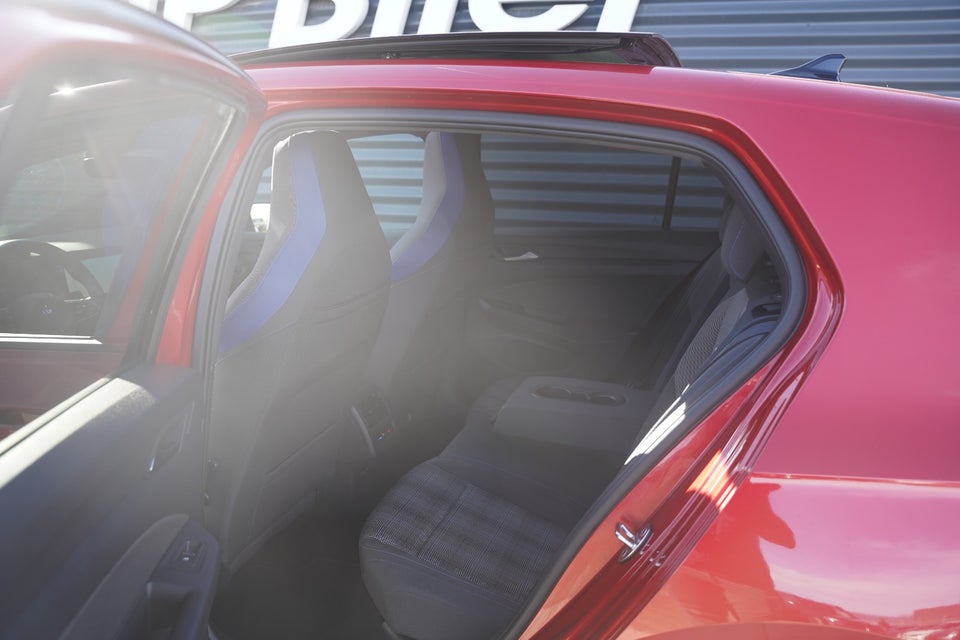 VW Golf VIII 1,4 GTE DSG 5d