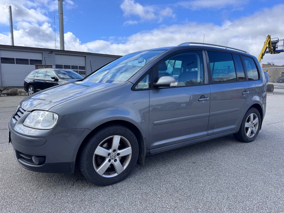 VW Touran 2,0 TDi 136 Trendline DSG Van 5d