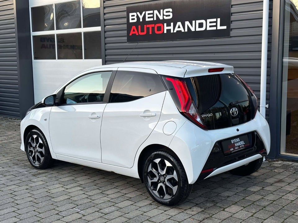 Toyota Aygo 1,0 VVT-i x-play x-shift 5d