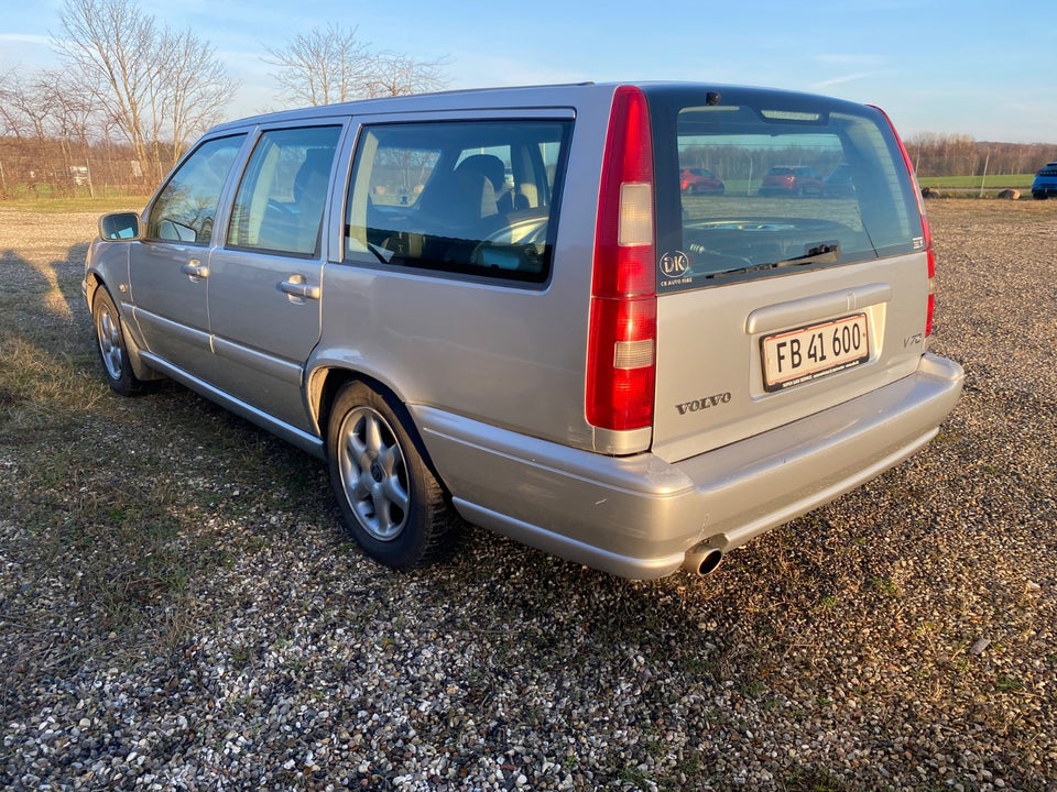 Volvo V70 2,5 T 5d