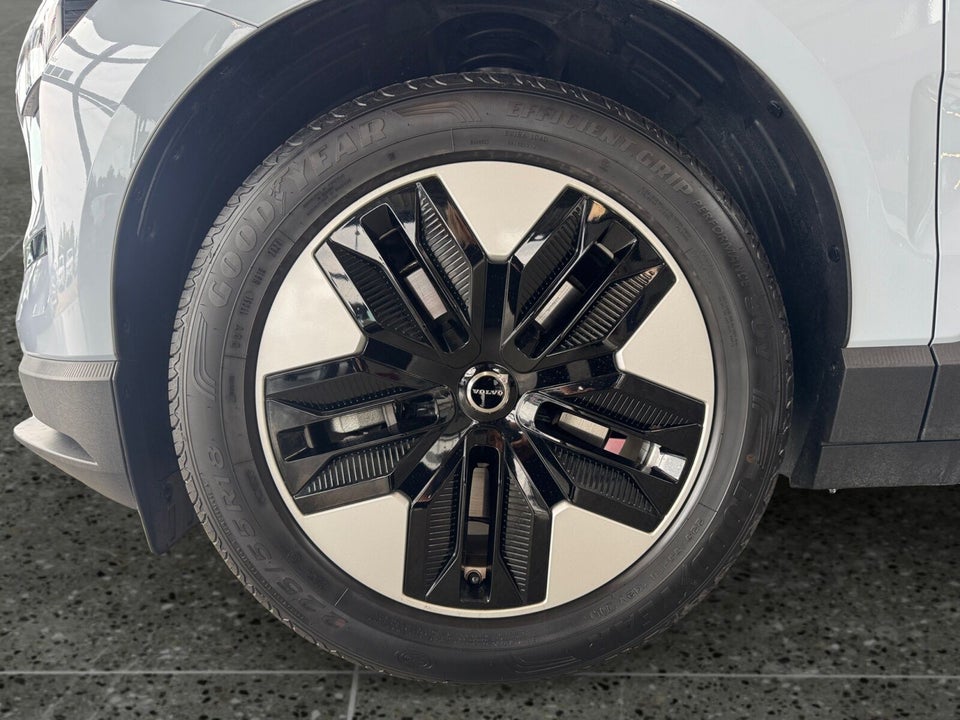 Volvo EX30 Standard Range Core 5d
