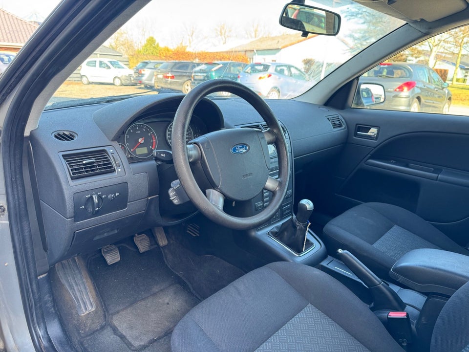 Ford Mondeo 1,8 110 Ambiente stc. 5d