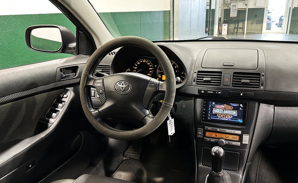 Toyota Avensis 2,0 Sol stc. 5d