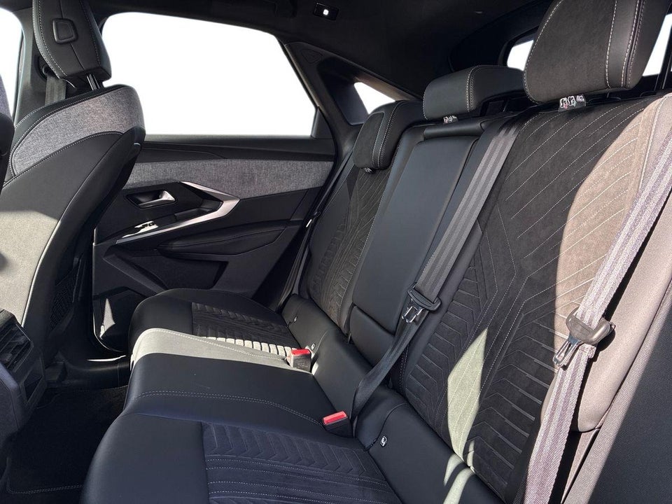 Peugeot e-3008 77 GT Pack 5d