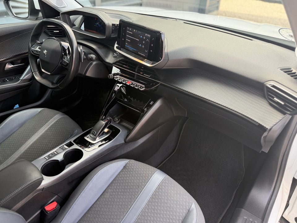 Peugeot 2008 1,5 BlueHDi 130 Allure Pack EAT8 Van 5d