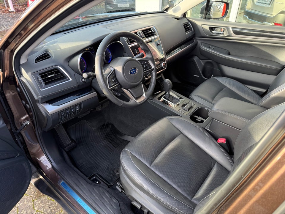 Subaru Outback 2,5 Summit CVT 5d