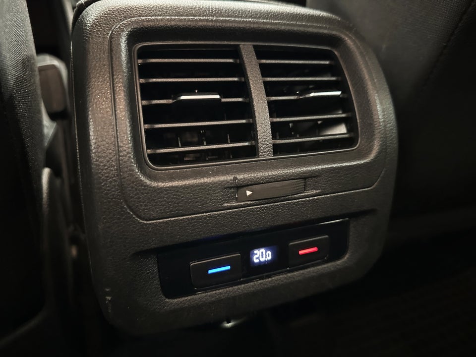 VW Touran 1,6 TDi 115 IQ.Drive DSG 7prs 5d