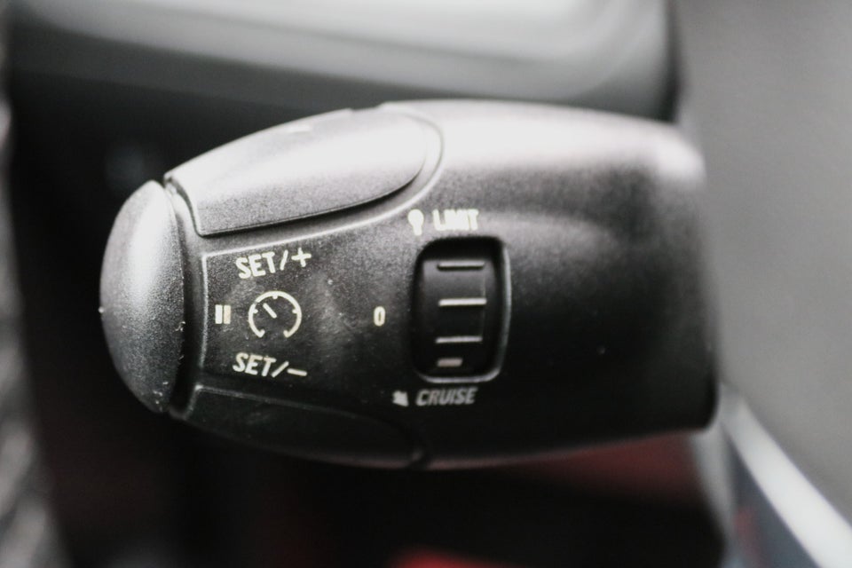 Peugeot 2008 1,2 VTi 82 Active Sky 5d