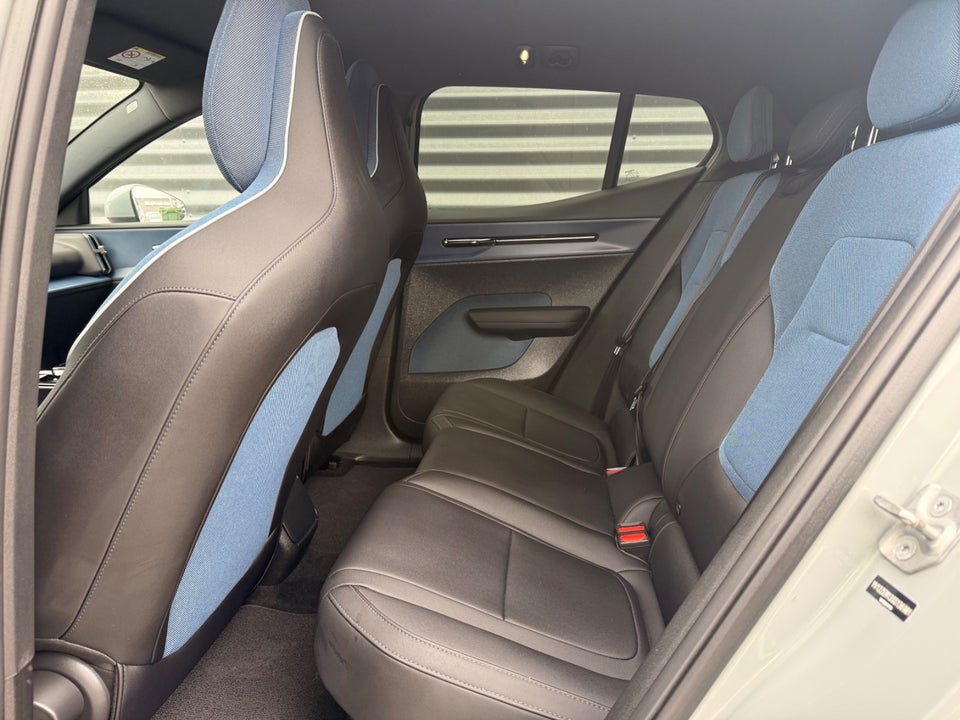 Volvo EX30 Standard Range Plus 5d