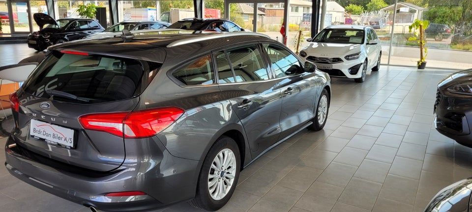 Ford Focus 1,0 EcoBoost Titanium Business stc. 5d