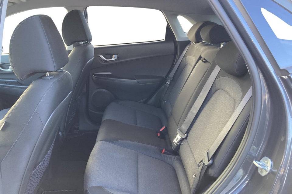 Hyundai Kona 64 EV Essential 5d
