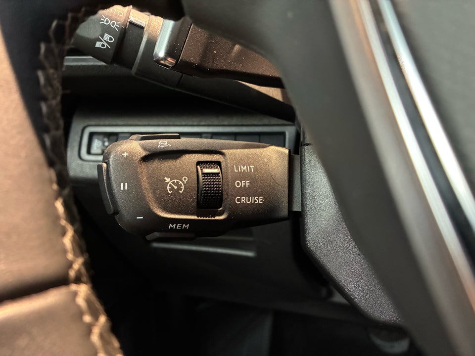 Peugeot 3008 1,6 Hybrid Allure Pack Limited EAT8 5d
