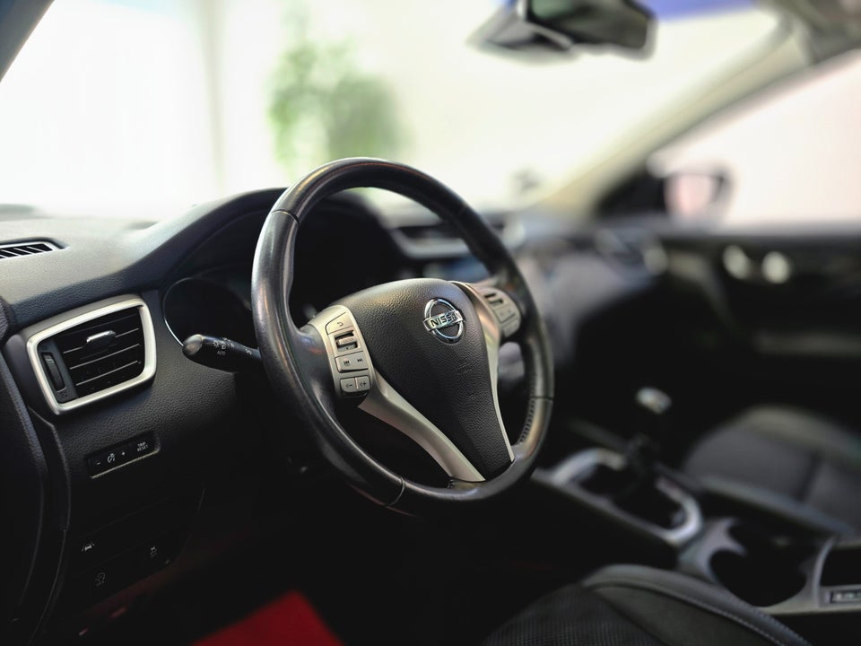 Nissan Qashqai 1,6 Dig-T 163 Tekna 5d