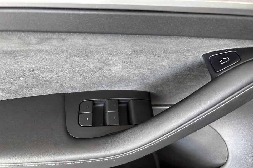 Tesla Model 3 RWD 4d