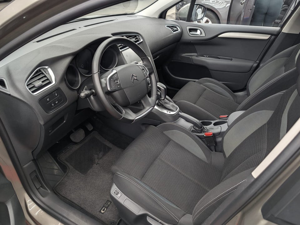 Citroën C4 1,6 BlueHDi 120 Challenge EAT6 5d