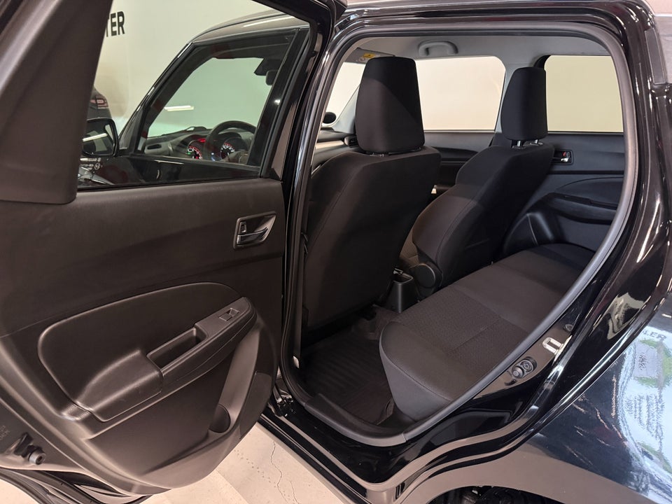 Suzuki Swift 1,2 Dualjet Exclusive CVT 5d