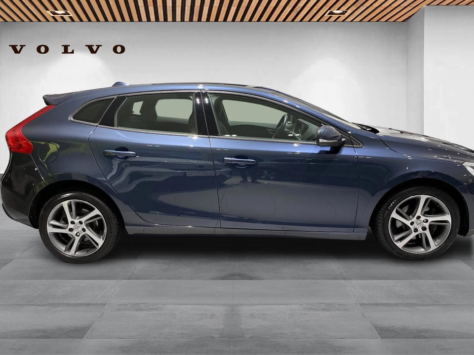 Volvo V40 2,0 D3 150 Momentum 5d