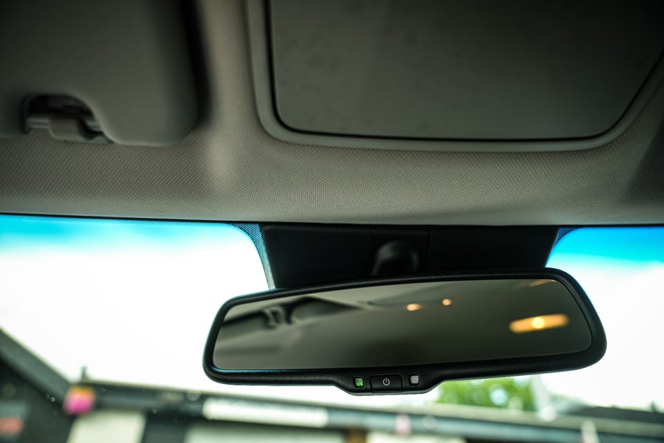 Peugeot 2008 1,6 BlueHDi 100 Allure Sky 5d