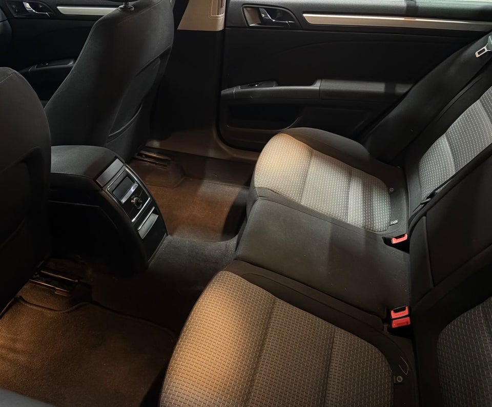Skoda Superb 2,0 TDi 140 Ambition Combi 5d