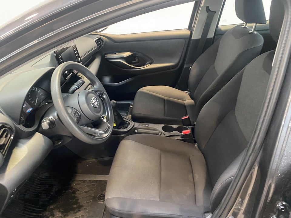 Toyota Yaris 1,0 Active 5d