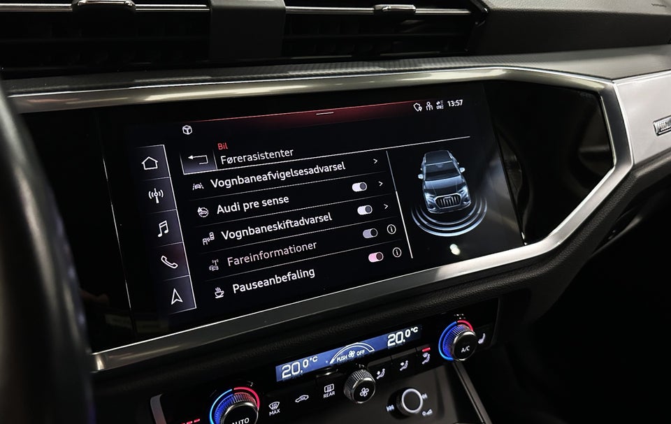 Audi Q3 45 TFSi e Attitude plus S-tr. 5d