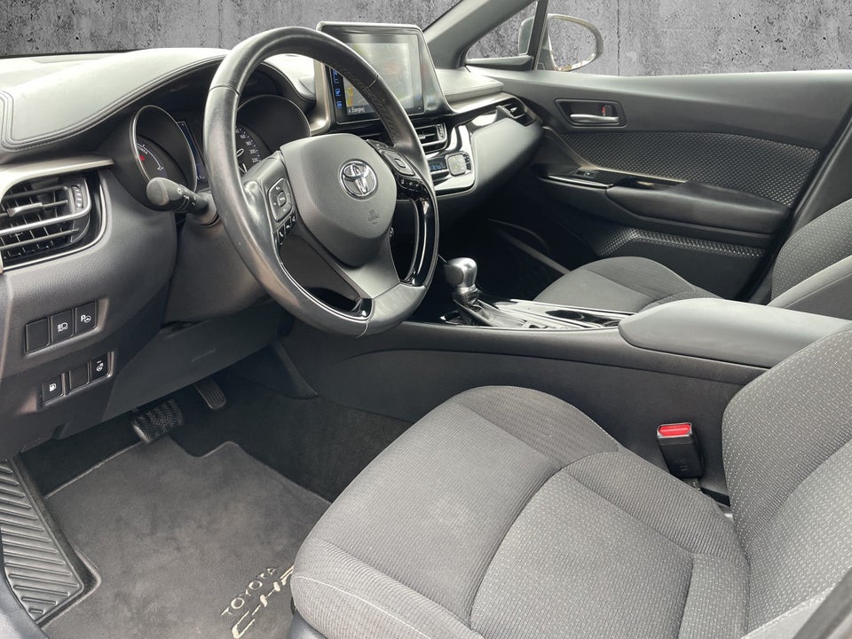 Toyota C-HR 1,8 Hybrid Premium Selected CVT 5d