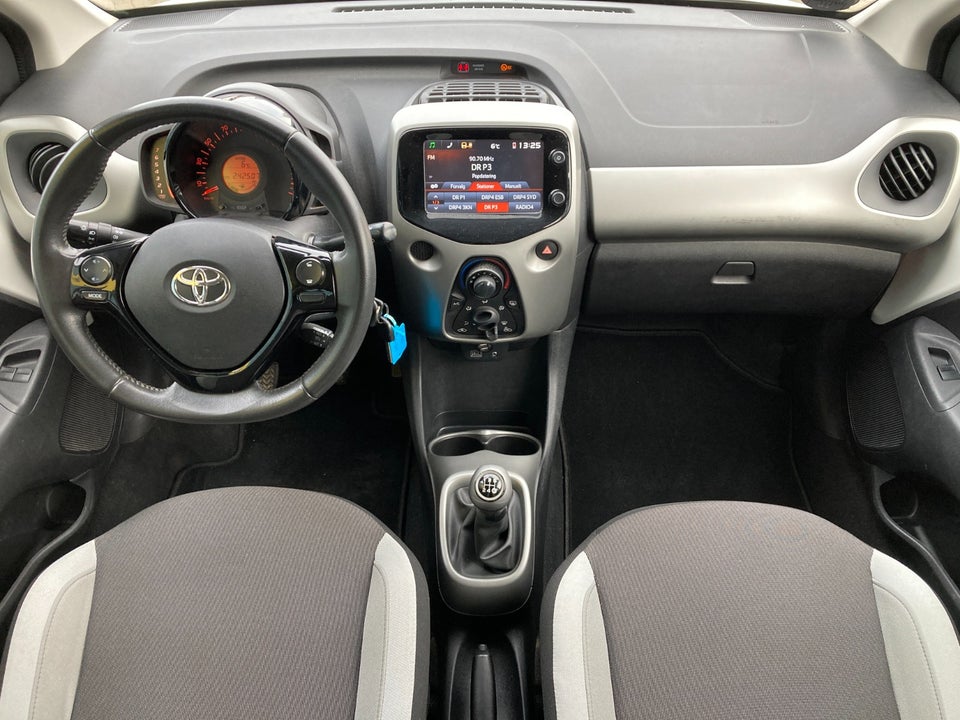 Toyota Aygo 1,0 VVT-i x-press 5d