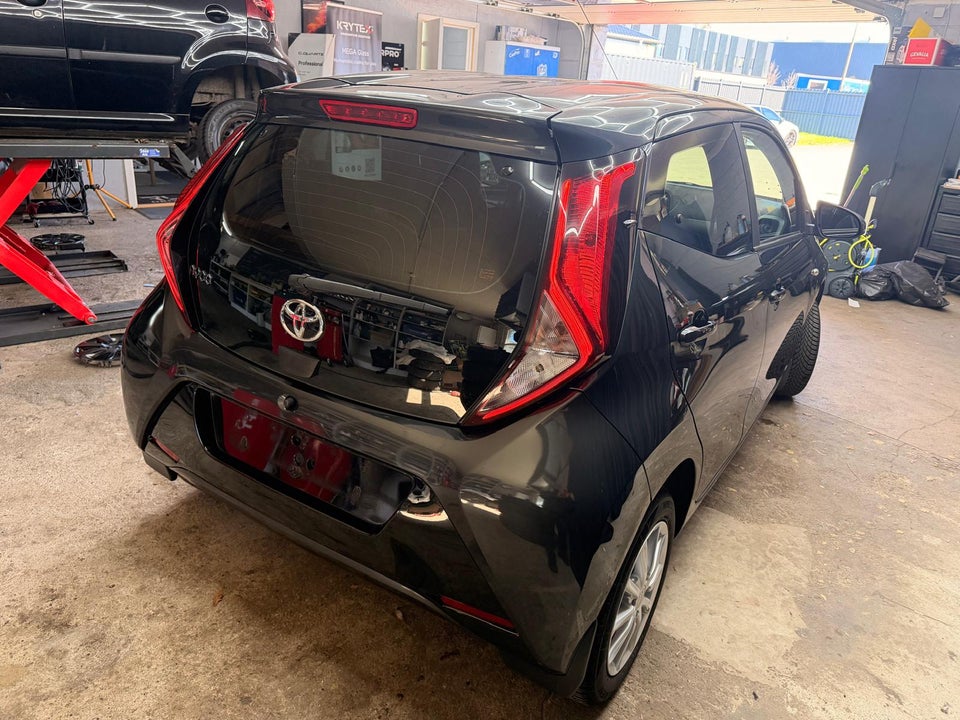 Toyota Aygo 1,0 VVT-i x-play 5d