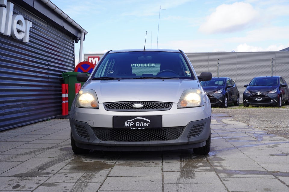 Ford Fiesta 1,4 Ambiente 5d