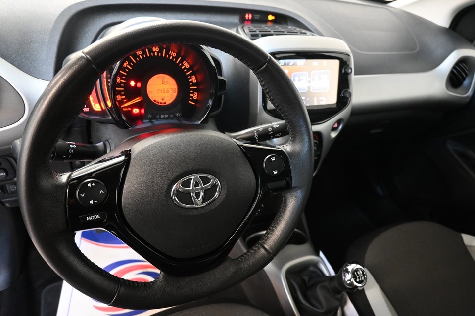 Toyota Aygo 1,0 VVT-i x-play x-touch 5d