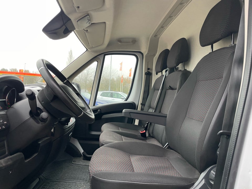 Peugeot Boxer 335 2,2 BlueHDi 140 L3H2 Premium