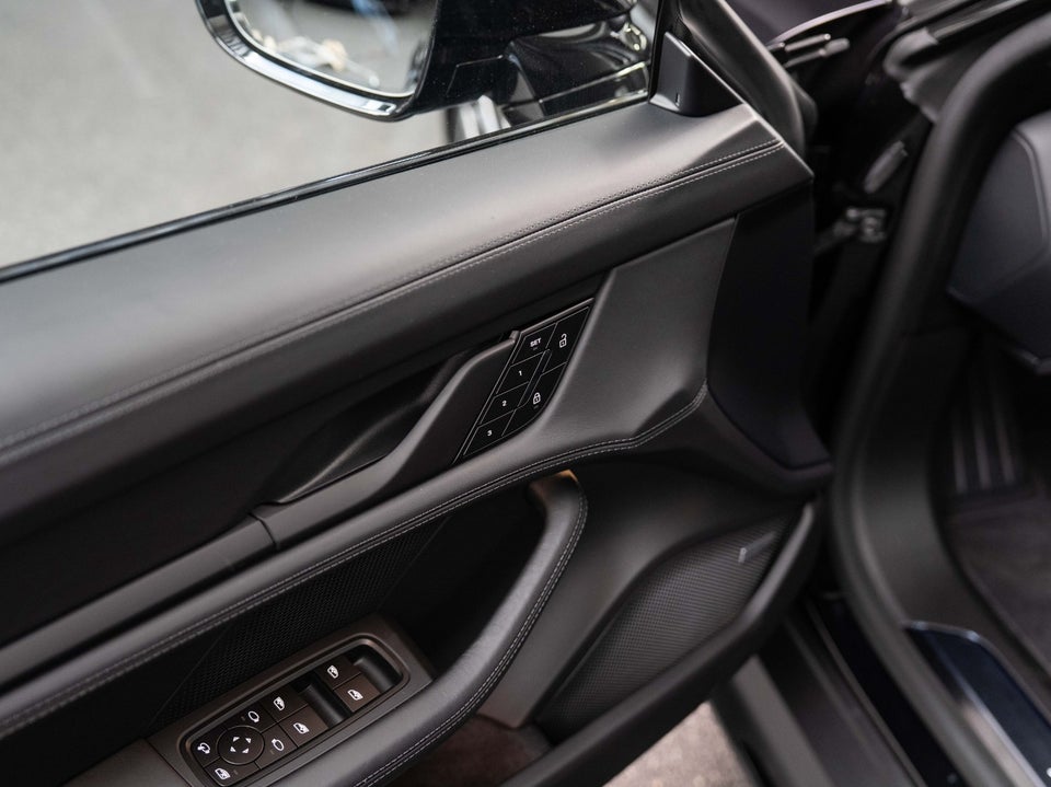 Porsche Taycan Performance+ Black Edition 4d