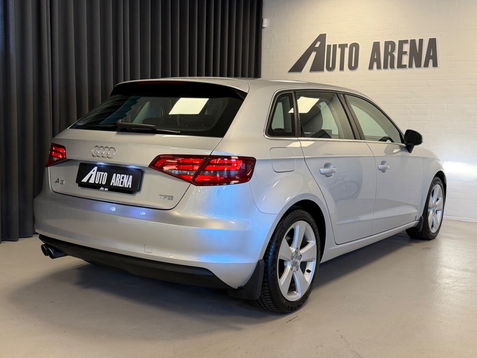 Audi A3 1,4 TFSi 122 Ambiente Sportback 5d