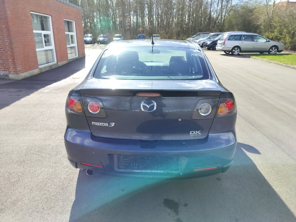 Mazda 3 2,0  4d