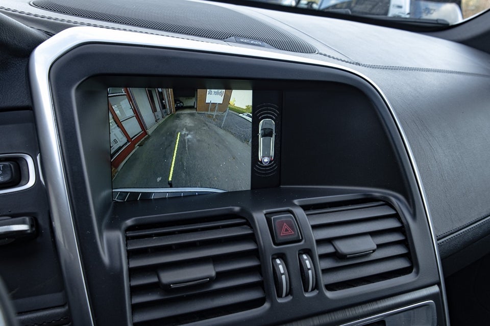 Volvo XC60 2,4 D5 220 Summum aut. AWD 5d