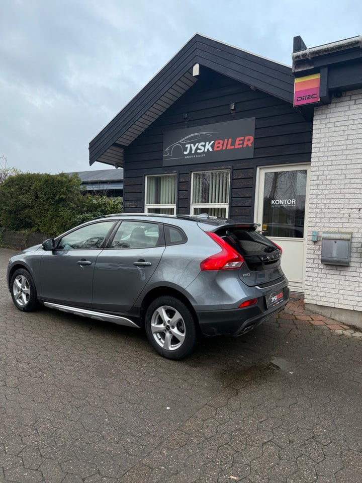 Volvo V40 CC 2,0 D4 190 Momentum aut. 5d