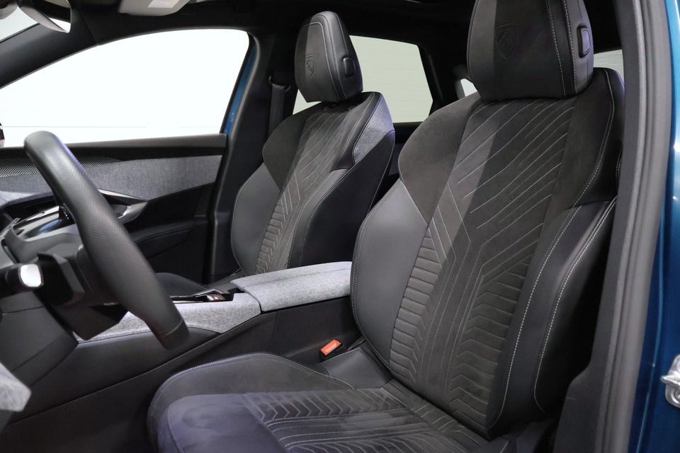 Peugeot e-3008 77 GT 5d